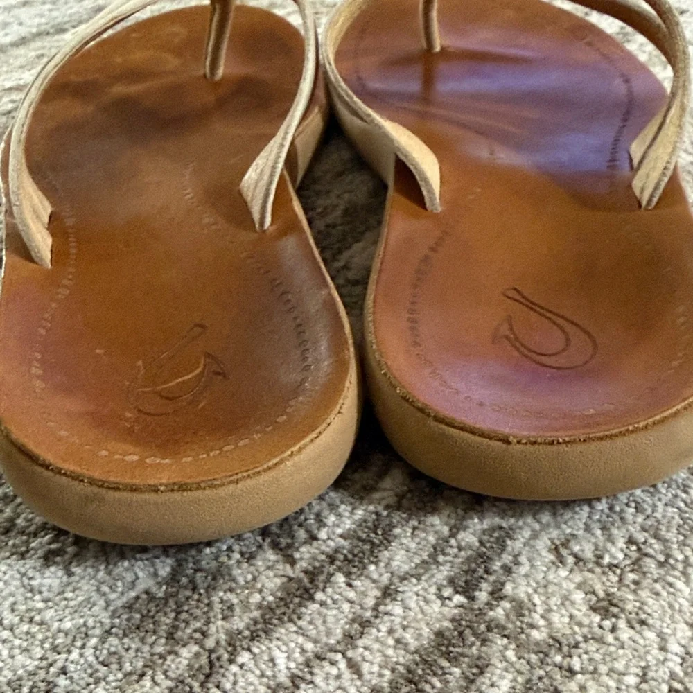 OluKai Kapehe Luana Women‎ Sz 8 Tapa Sahara Tan Cream Full Grain Leather Sandals